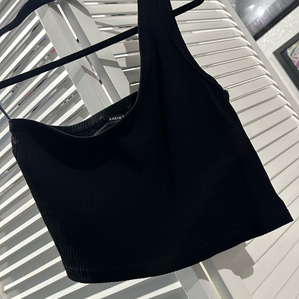 SHEIN Black One-Shoulder Ribbed Crop Top